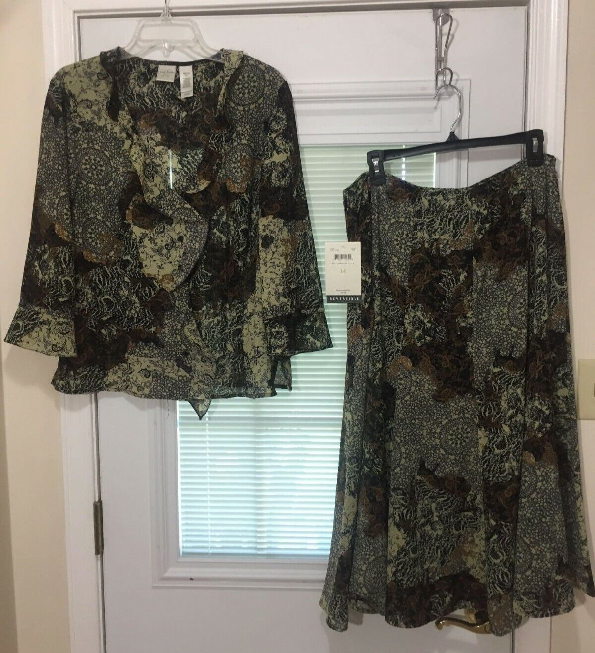 Emma James Skirt Blouse 2Pc Set Floral Reversible Skirt Sz 14 16 Petite RN 52002