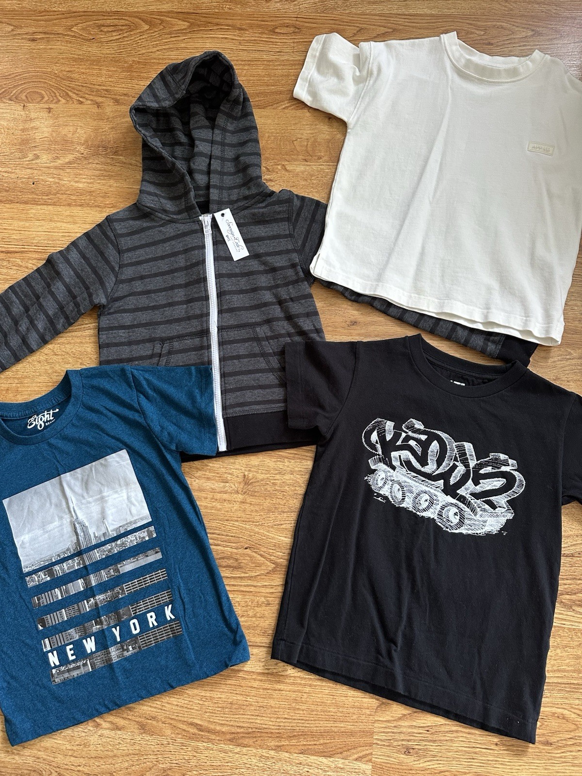 Boy’s Lot 5-6 Years Zara, Sovereign Code, UNIQLO KAWS, Eight Brand