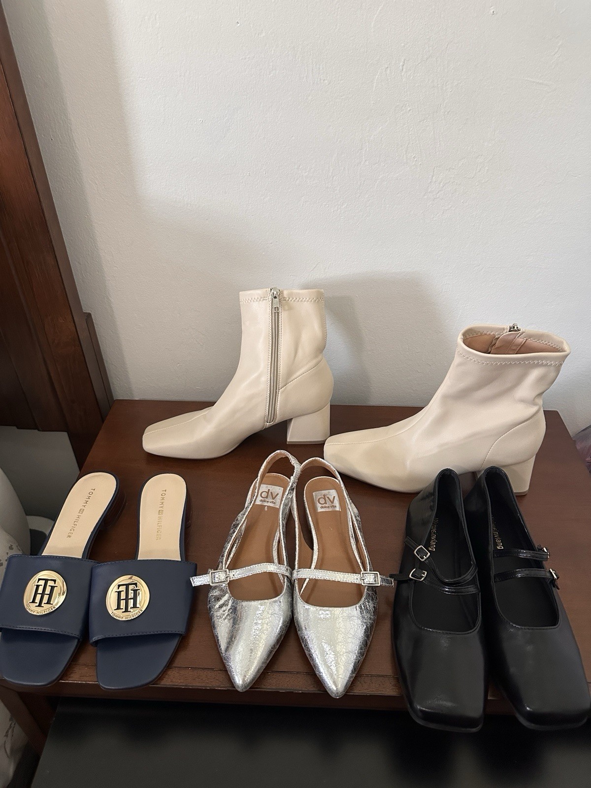 Tommy Hilfiger Dolce Vita WEWENIYIANG Women’s Shoe Lot Size 7/5 Faux Leather