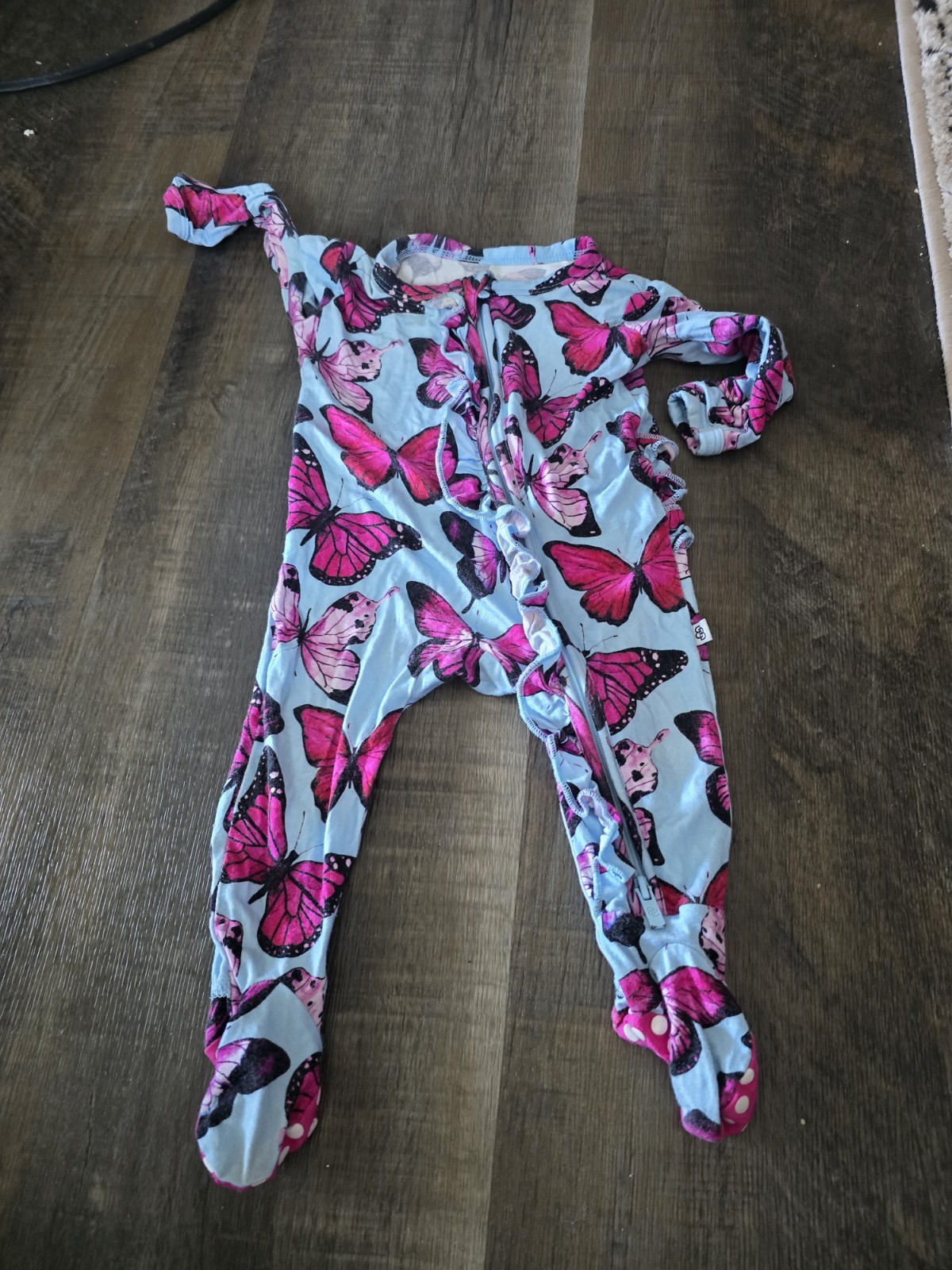 Lot of newborn to 0-3 month girl clothes 7 pj&rsquo;s and 5 outfits