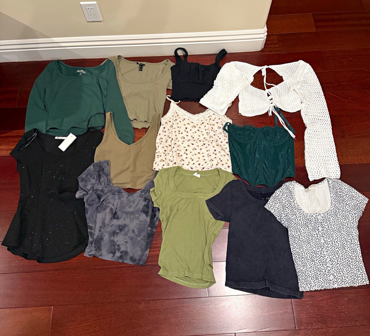Bundle of 12 Girls / Women’s Tops, Size Small / Xsmall