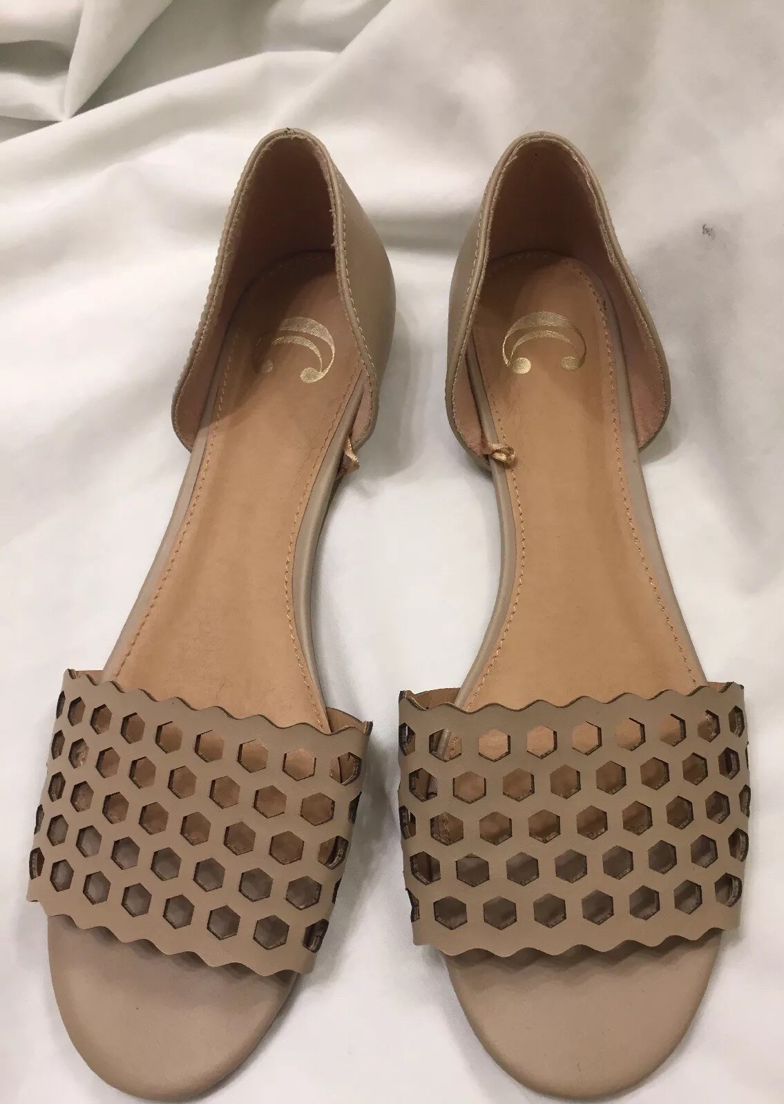 Charming Charlie&rsquo;s Women&rsquo;s Beige/Tan Slip-On Laser Cut Design Sandals Shoes-10M